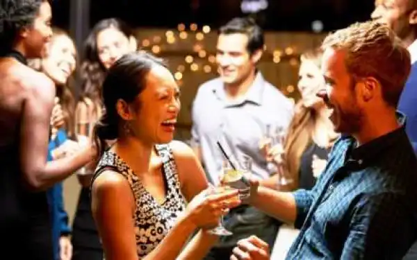 5 Signs You Talk Too Much About Your Relationship